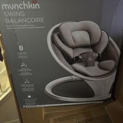 Balencoire Munchkin Bluetooth Baby Swing Brand New