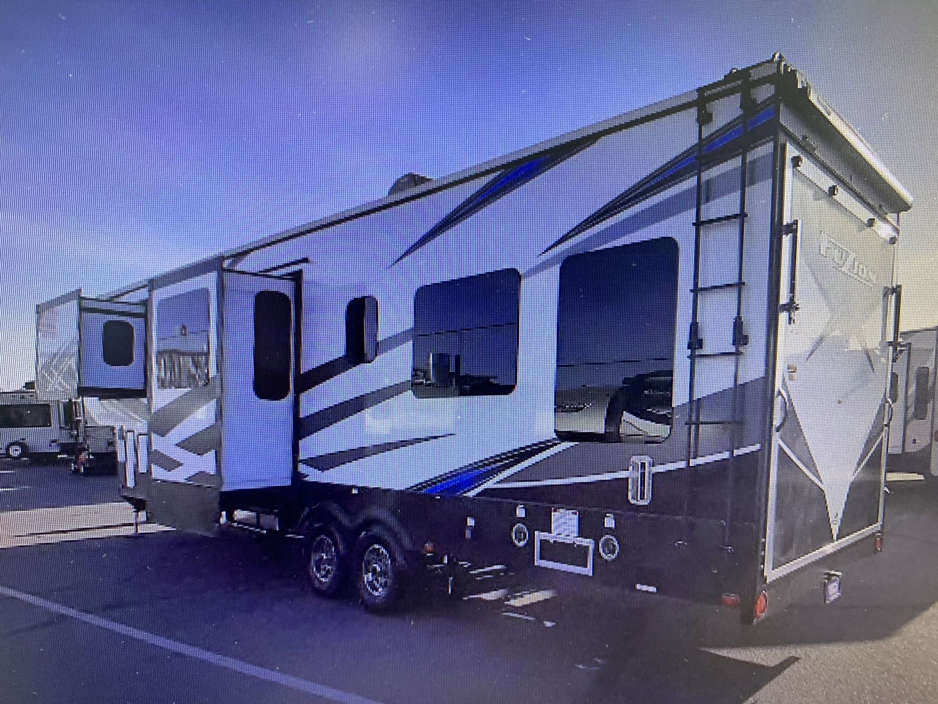 2021 KEYSTONE FUZION 379 TOYHAULER 5/W