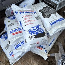 25 Lbs Oil & Lubricant Absorbent Bag Fluid Cleanup Absorbs Spills Floor-Dry NEW