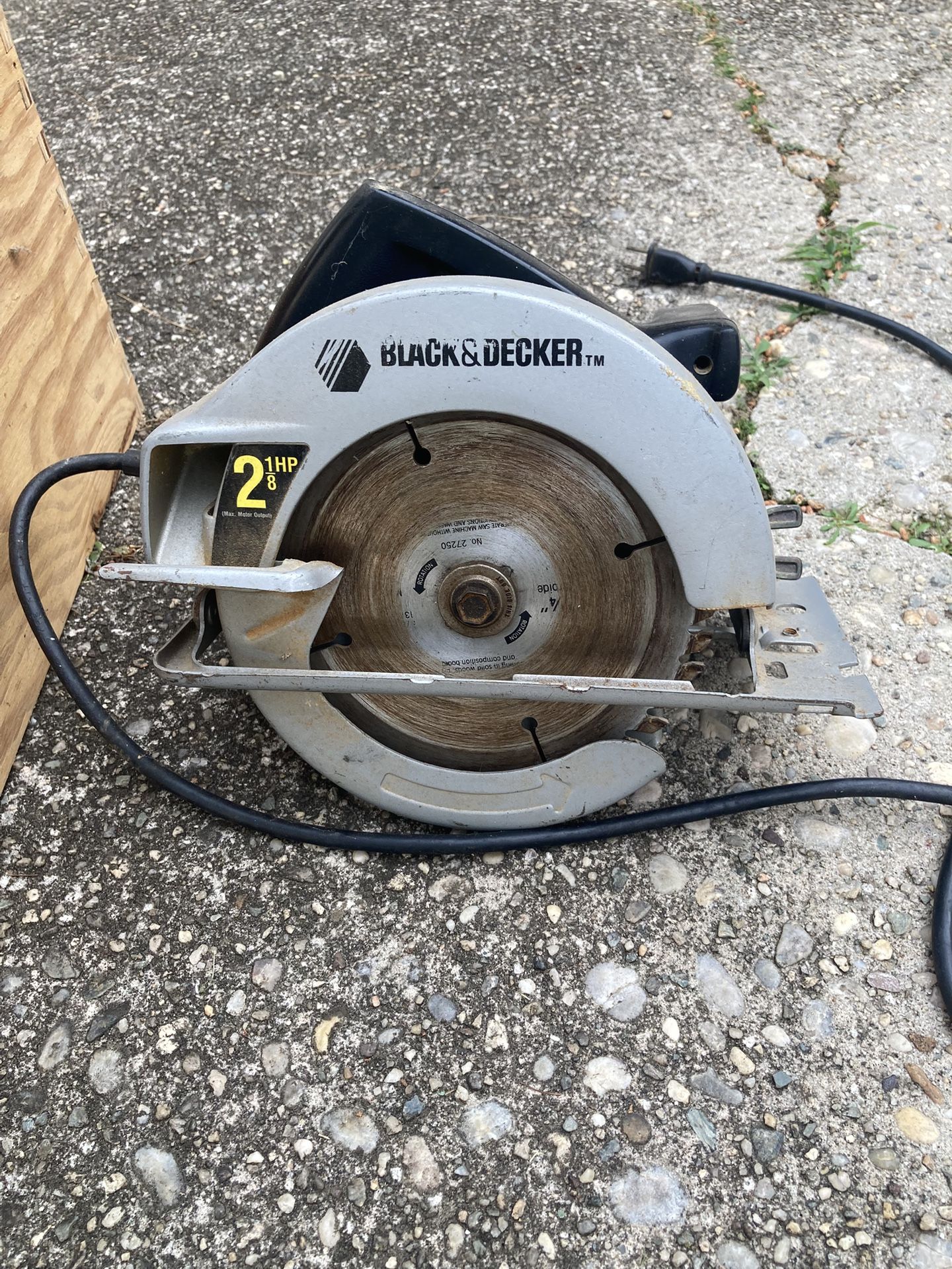 Saw- Electric - Black & Decker - With Extra Blades 0.
