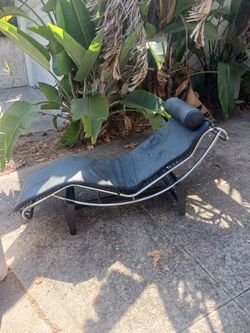 Le Corbusier lounge chair repro