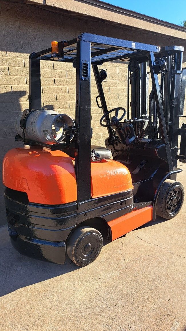 Toyota 5,000lb Forklift