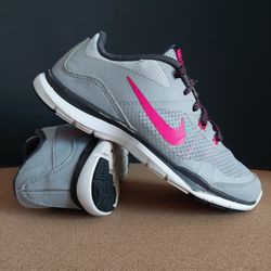 Nike Flex TR 5 Women Size 5 Training Shoes Gym Lightweight Gray Pink
