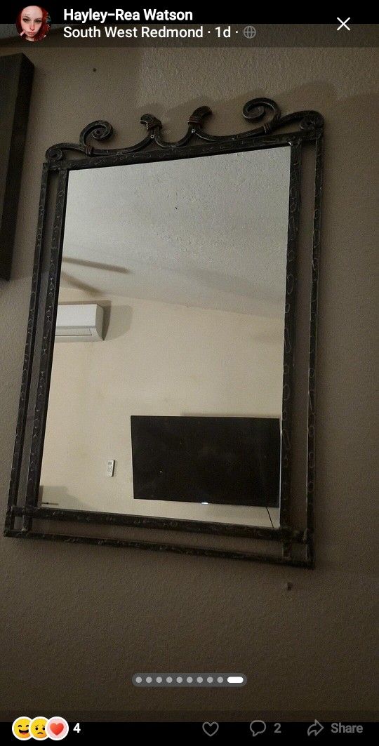 MOVING SALE NEED GONE TV/Mirror/Decor