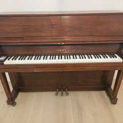 Yamaha upright Piano