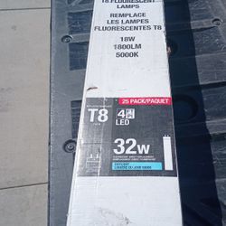25 Pack Of 32 Watt 4ft Long T8 Light Bulbs $50