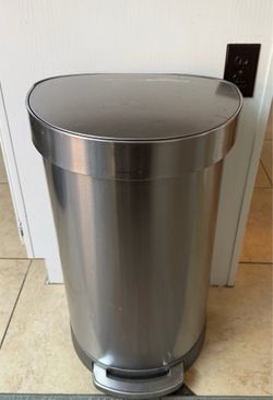 Big Steel trash can🔺H 26”W 15”🔺55 gallon 🔺