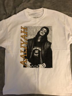 Aaliyah T-shirt ( urban outfitters)
