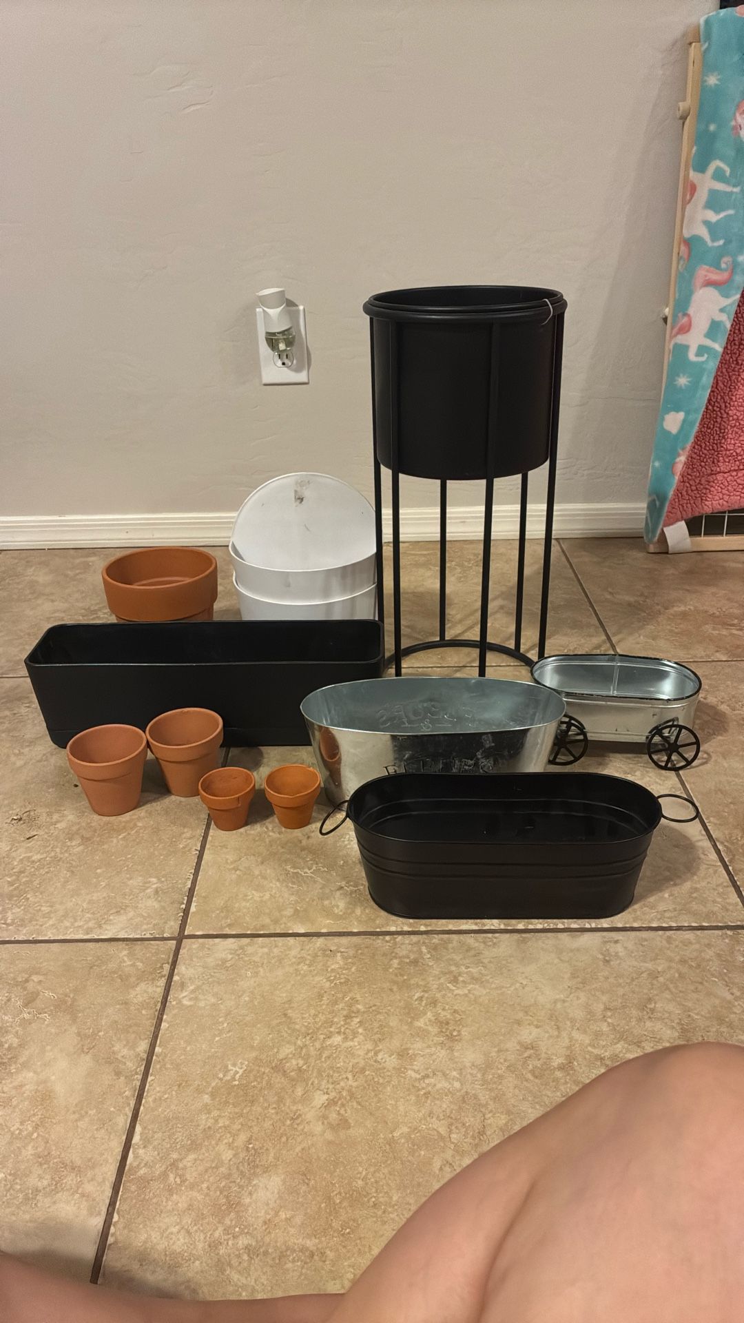 Ceramic Plant Pots - Water Draining Pots - Tins - House planter