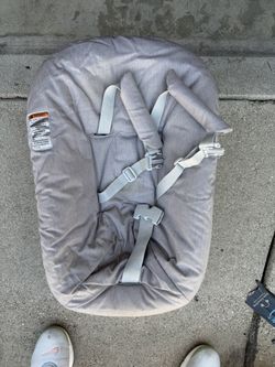 Stokke Tripp Trapp® Newborn Seat – Light Gray – Excellent Condition