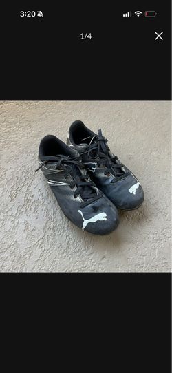 Soccer Shoes Kids Size 3 Puma MOVING
