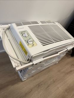 5000 BTU Frigidaire Air Conditioner