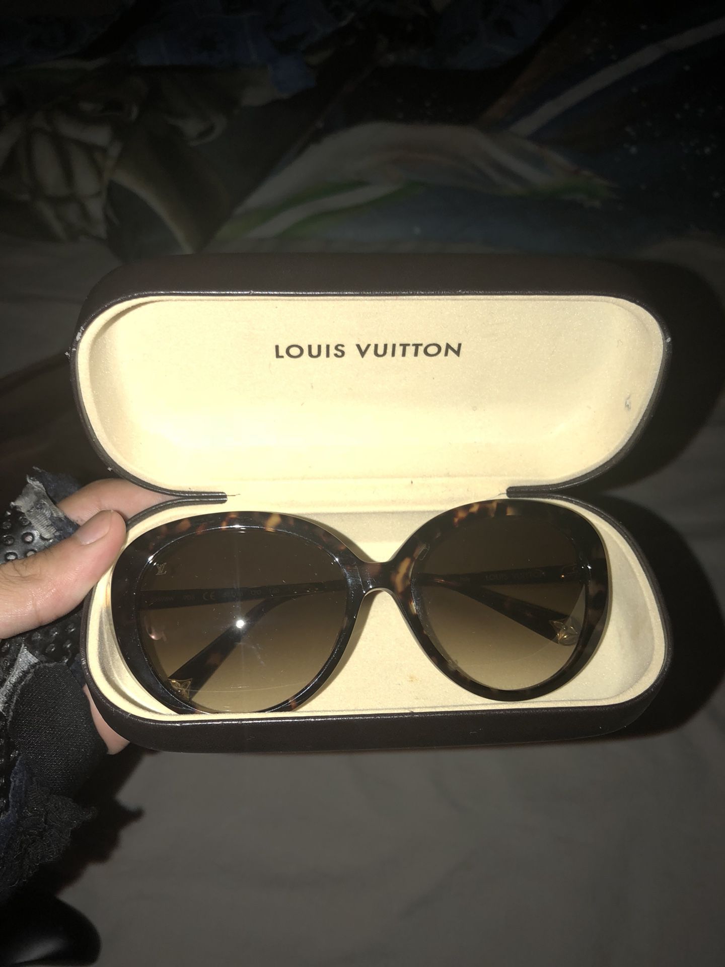 Louis Vuitton Sunglasses, Beige, Women for Sale in Glendale Heights, IL -  OfferUp
