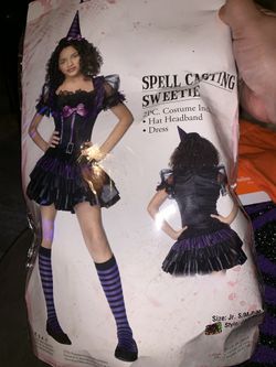 Girl witch costume