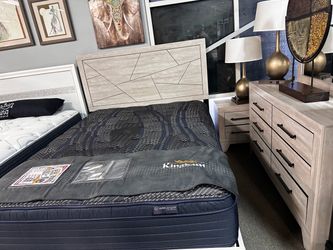 Stunning Queen bedroom set! 🧡📦 Easy Financing!