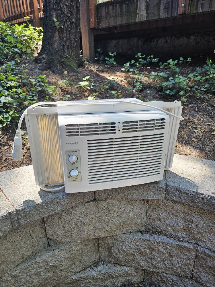 Frigidaire 5,000 BTU window A/C