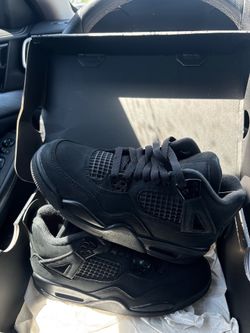 Black Cats jordan 4s, Size 4.5 in Y , size 6 Women’s