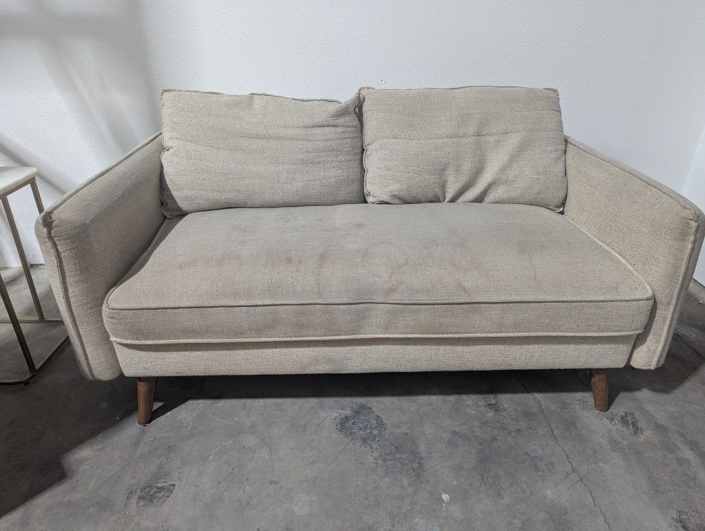 60" Square Arm Loveseat Syston
By Wade LoganĀ®
