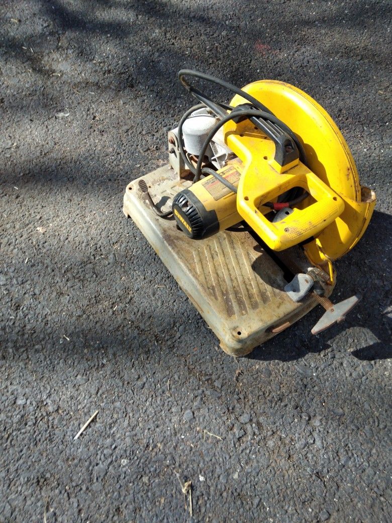 Runs Good DeWalt With Newer Blade