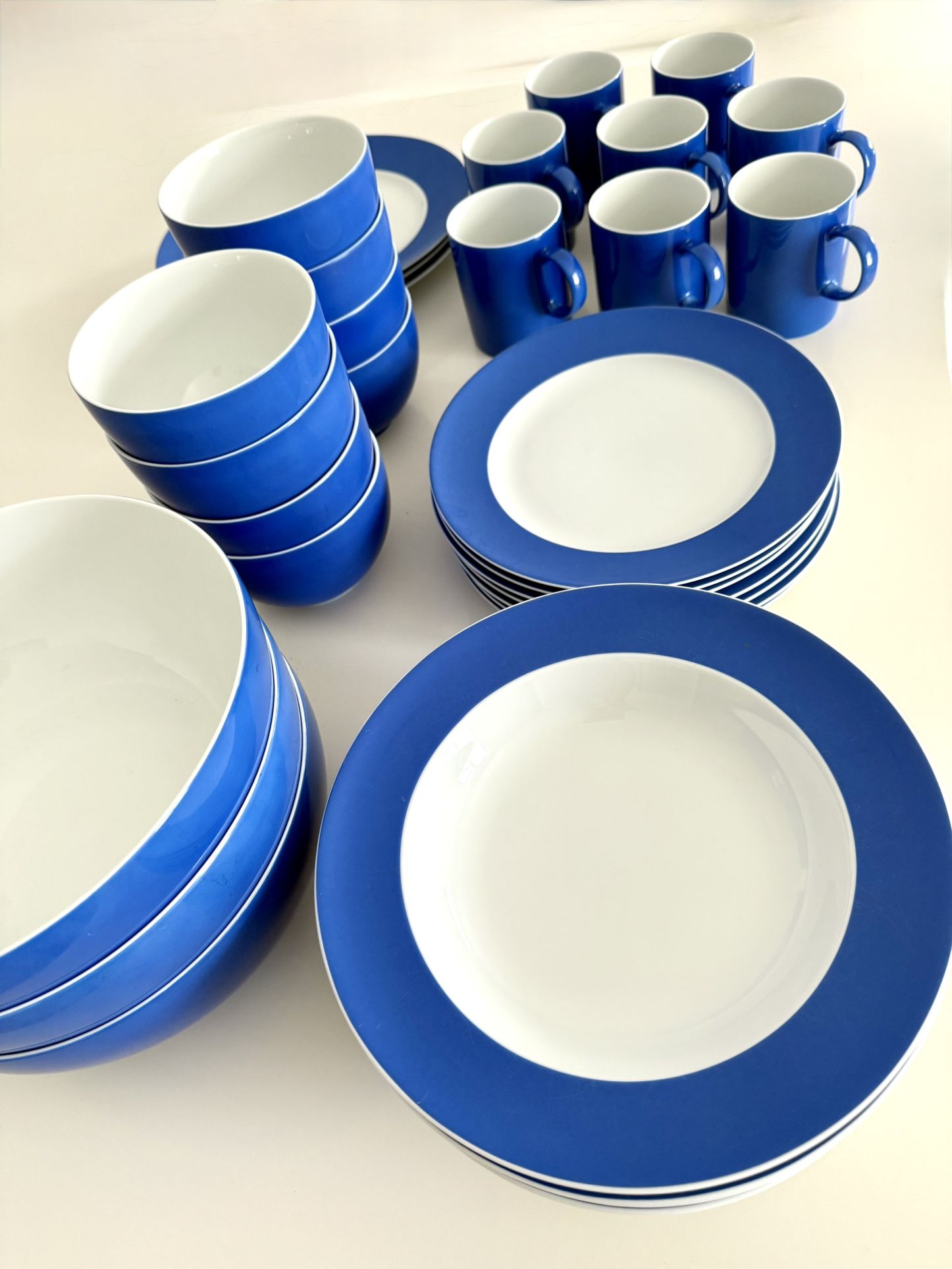 Dinnerware from the Thomas ROSENTHAL Group 36 pieces- porcelain made in Germany