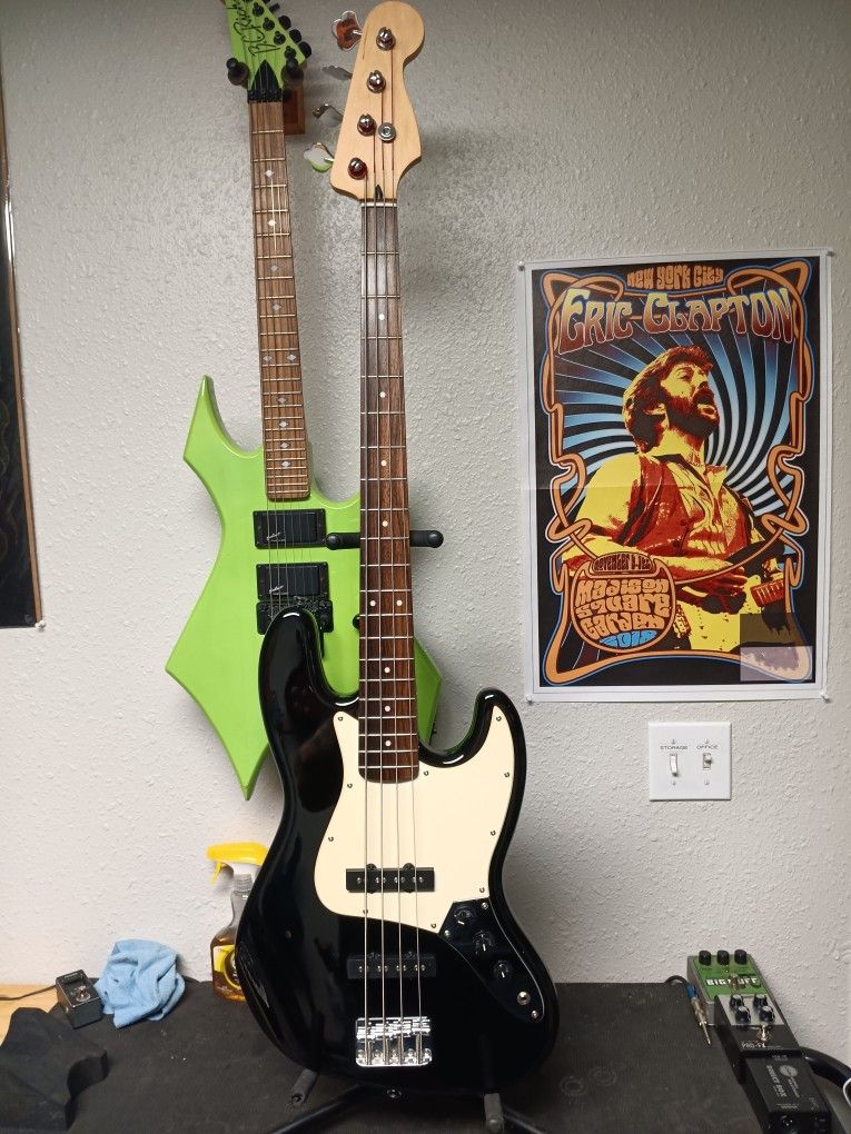 Squier Jazz Bass