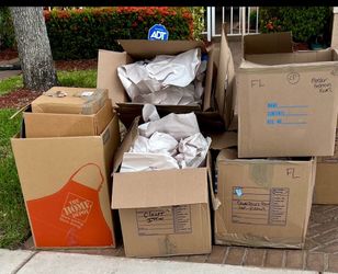 Excellent condition. Serta Full Size Mattress, Box Spring, Headboard, Frame./ Juego de cama