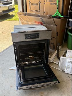 Frigidaire 24” wall oven about 5 years old