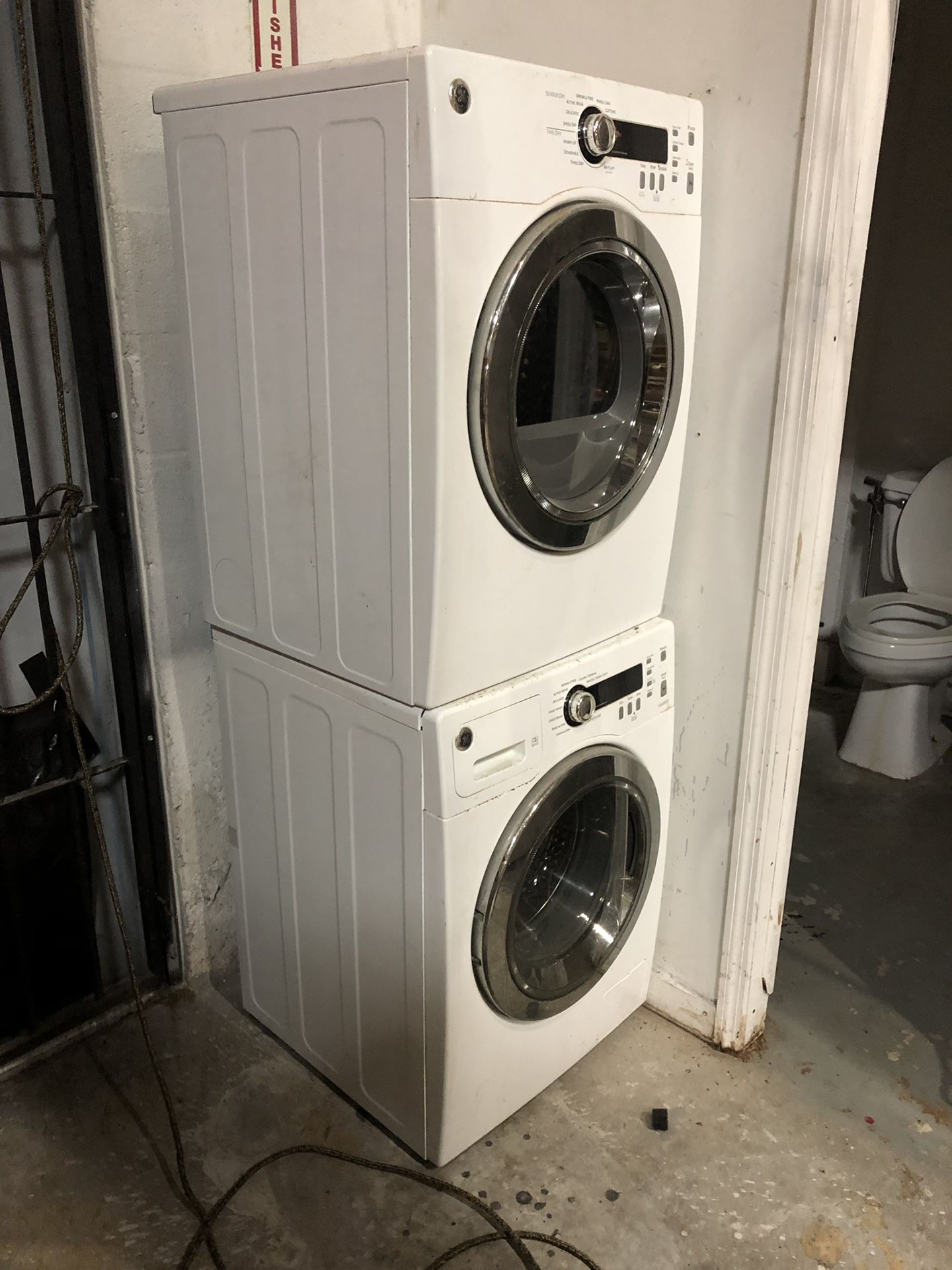 GE Stackable Washer/ Dryer