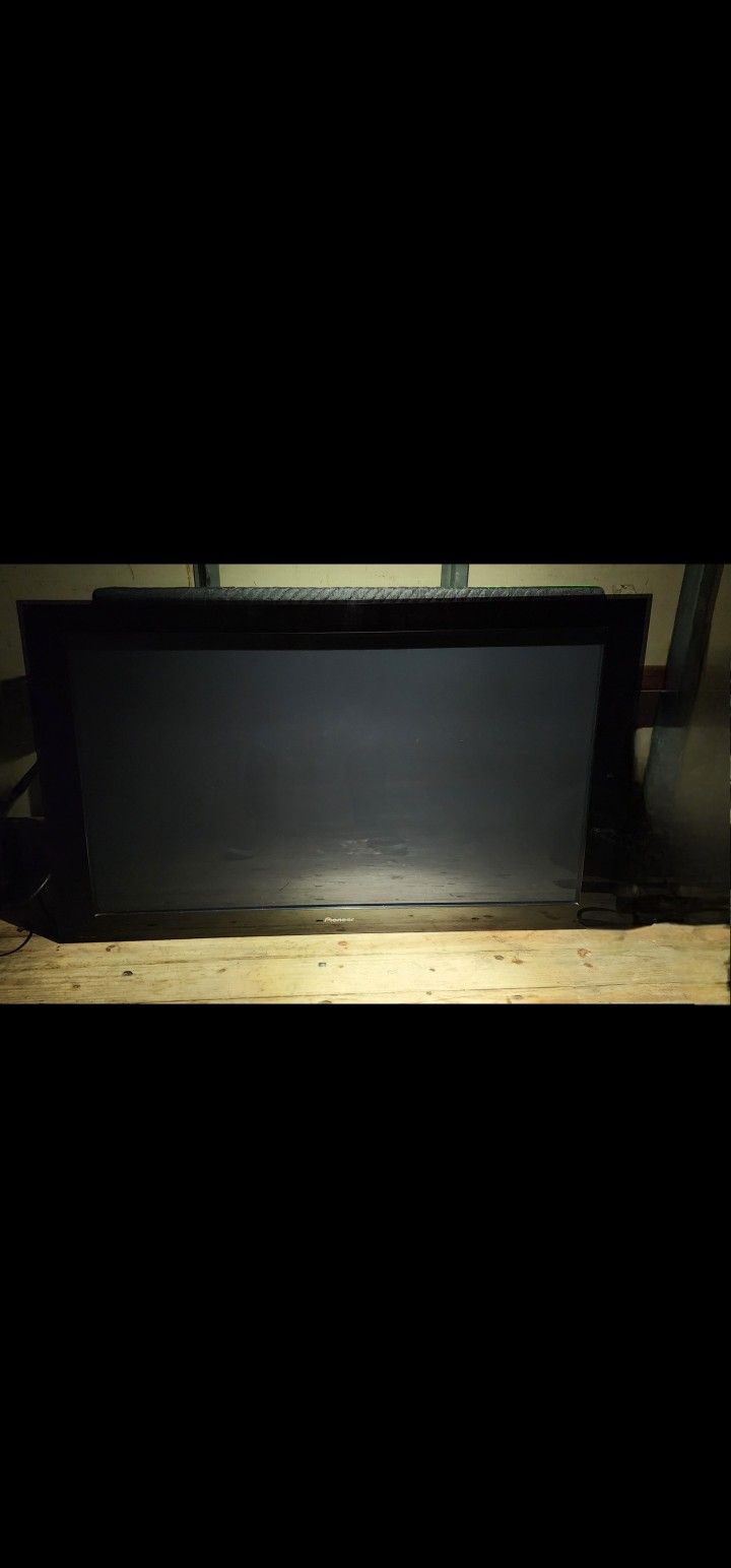 1 pioneer plasma t v