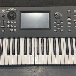 Yamaha Modx 7+ workstation synthesizer
