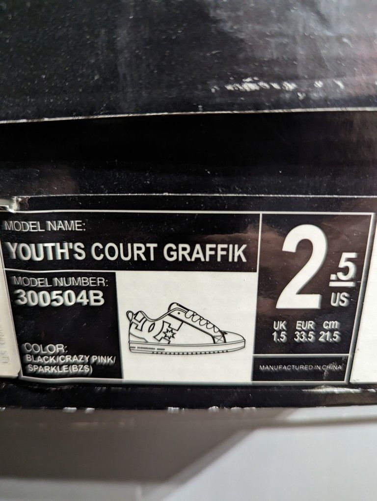 DC Youth's Court Graffik Size 2.5 $50 OBO