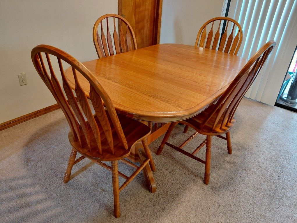 Art Van Solid Wood Dining Table Set