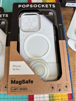 Magsafe iPhone 14 Pro and IPhone 14 Plus with removable popsocket attachment