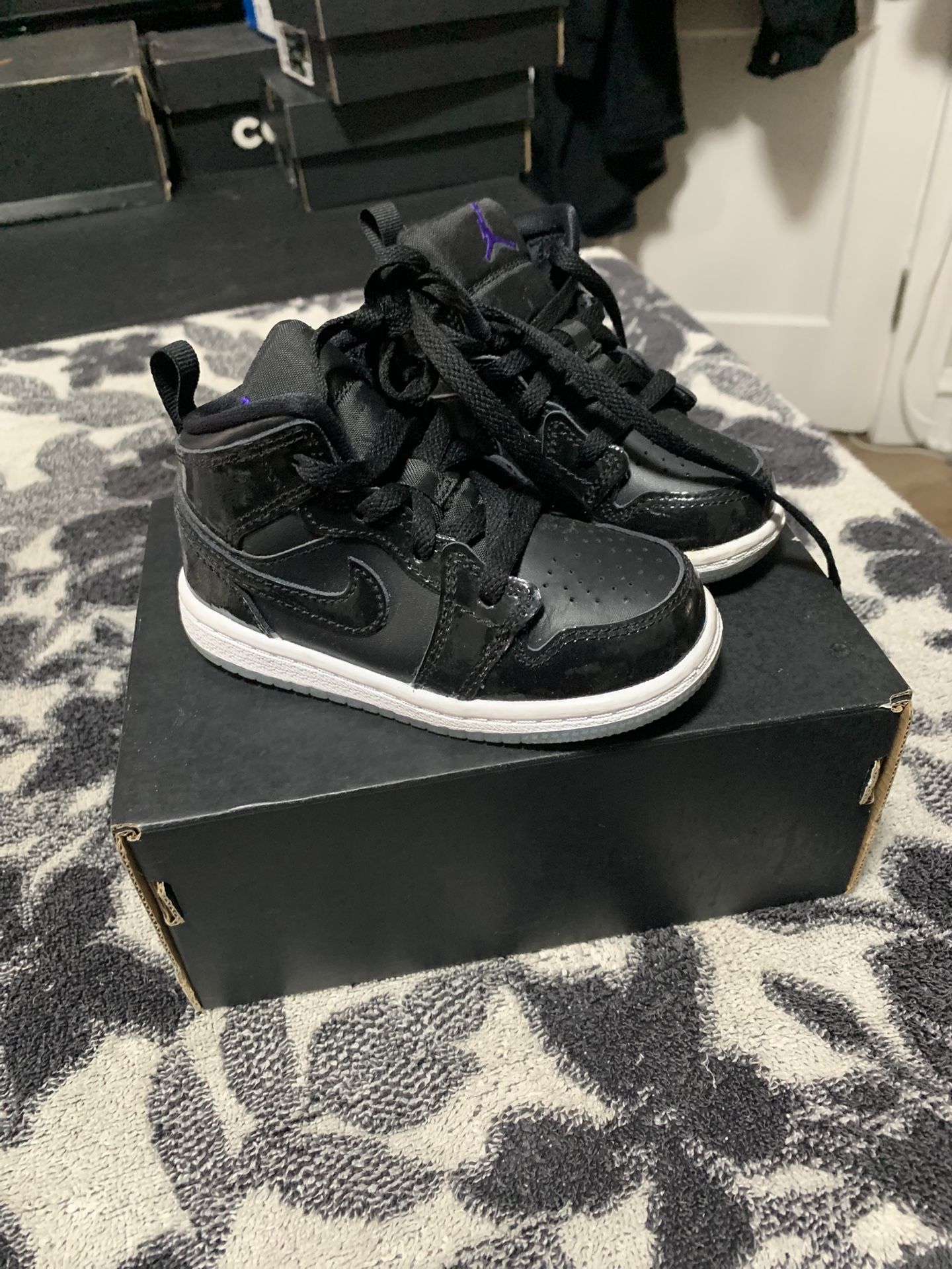 Air Jordan 1 Mid GS Black/Purple (Youth) Size 8