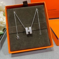 Hermes full diamond H necklace 🥑