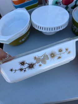 Vintage Pyrex with lid