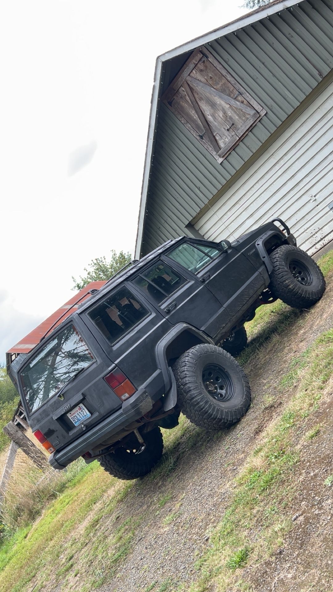 1996 Jeep Cherokee XJ - 1987 Jeep Cherokee (Parts Rig)