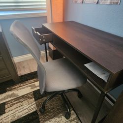 Desk and chair 