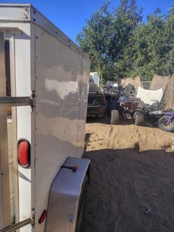 Inclosed box trailer