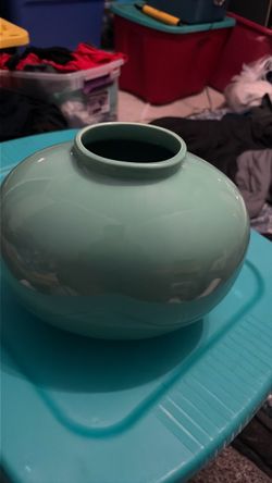 Sleek Sage Ceramic Vase 80s vintage Glossy Pale Green