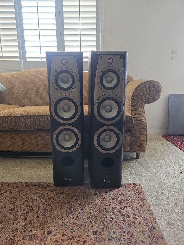 Tall Infinity Speakers Excellent Condition