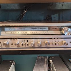 Kenwood  KR-7050 Stereo Receiver 