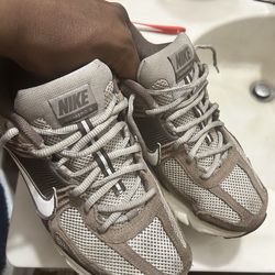 Brown Nike vomeros Size 10
