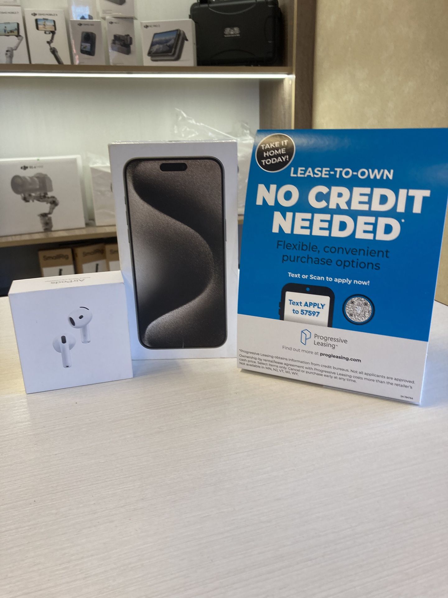 Refurbished iPhone 15 Pro max255 GB w/AirPods 4