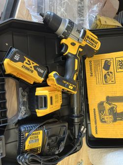 DEWALT 20v MAX XR 3-Speed1/2 Inch Drill/Driver with 2- 5.0ah Batteries And Charger