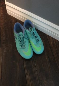 Girls Soccer Cleats size 3Y