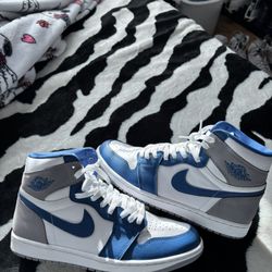Jordan 1 True Blue 