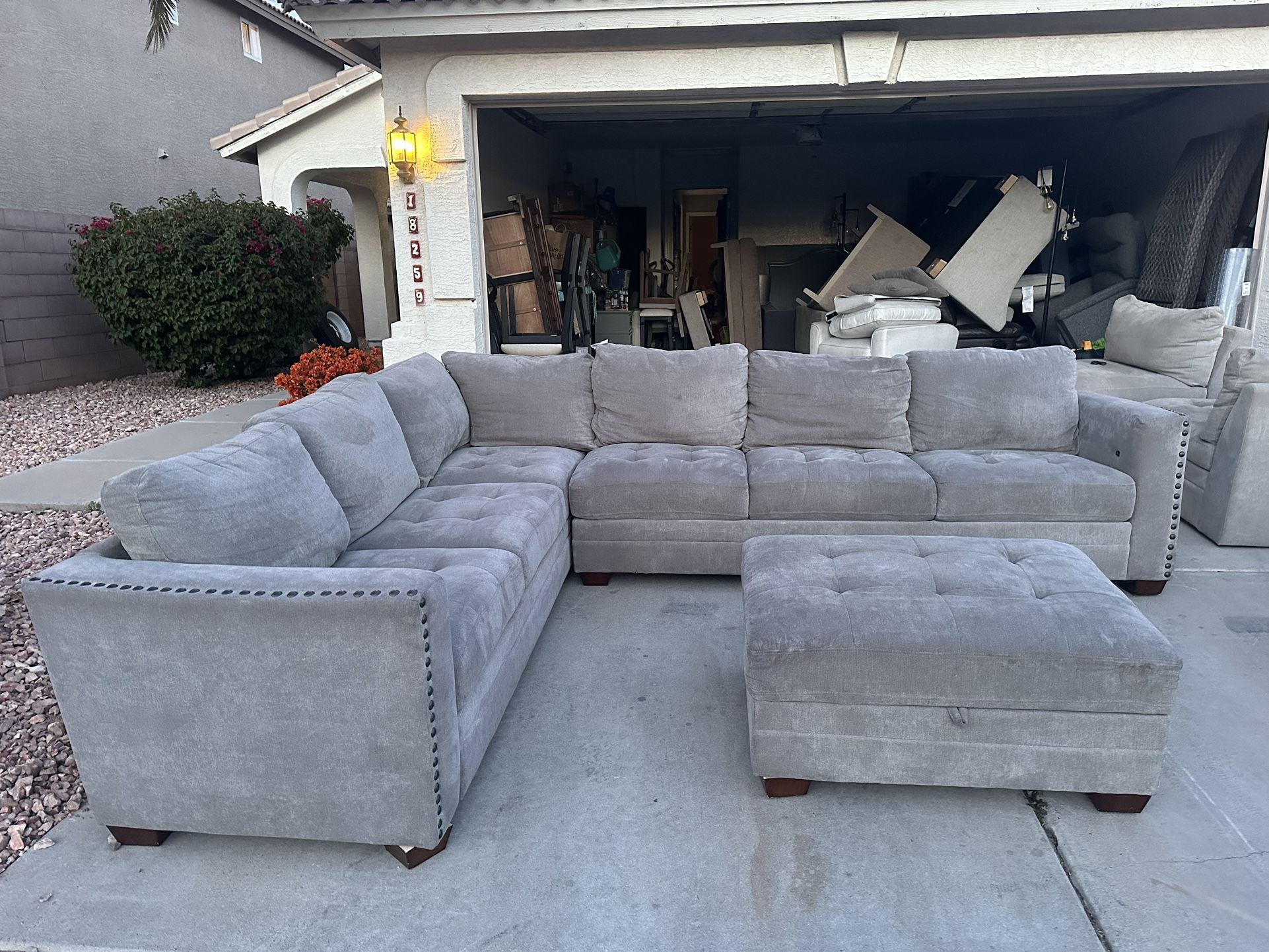 Selena Fabric Sectional with Storage Ottoman for Sale in Phoenix, AZ