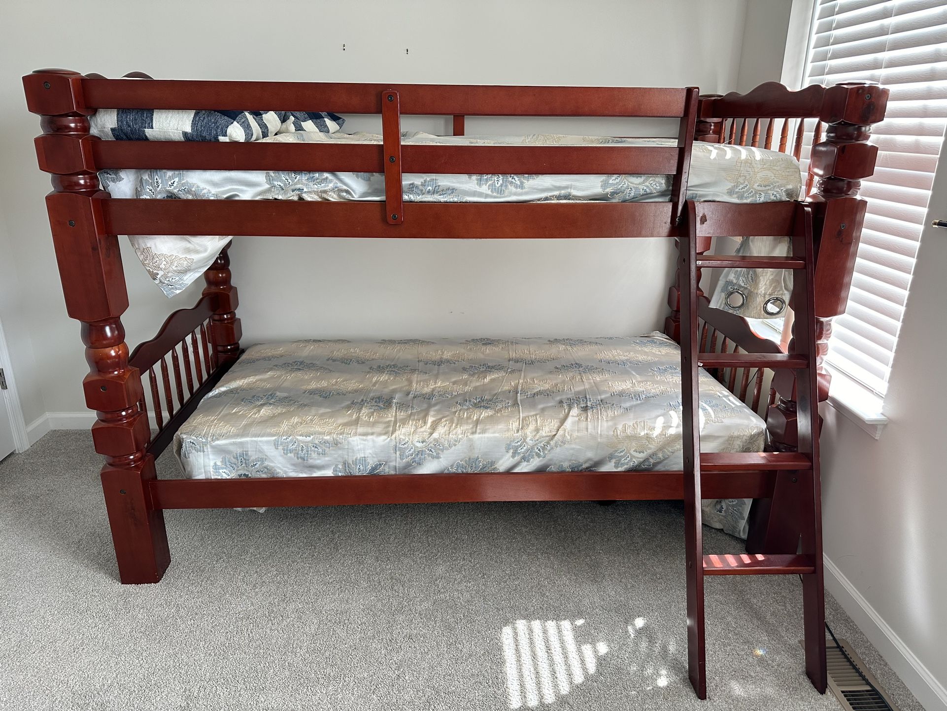 Twin Bunk Bed 