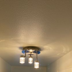Moderne LED Ceiling Fixture. 